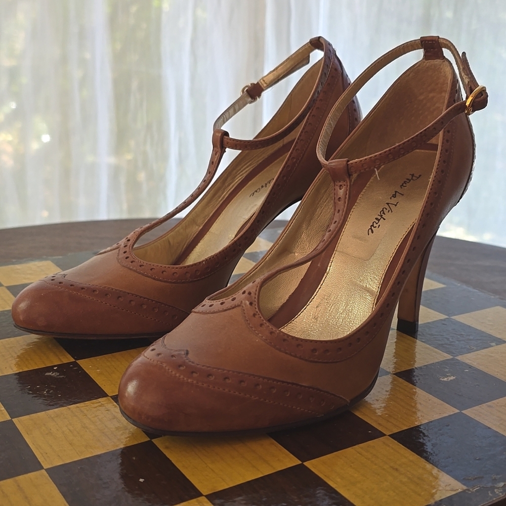 Vintage Leather Pour la Victoire Heels